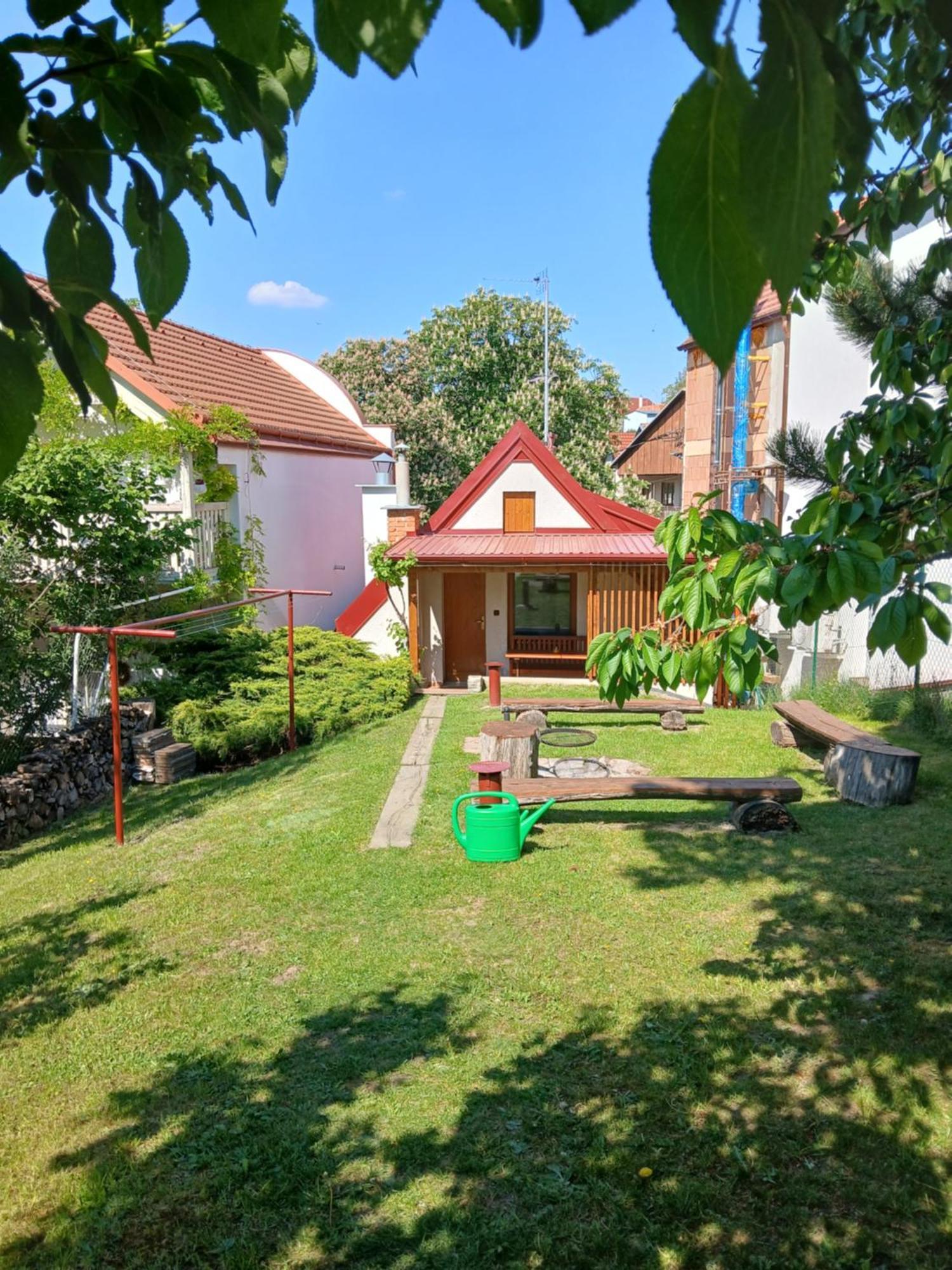 Ubytovani Na Sklepe U Prochazku Pouzdrany Esterno foto